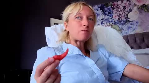Snapshot of natalie_bitton chatting on 27, 7, 2026 Natalie online show from 27, 7, 2026