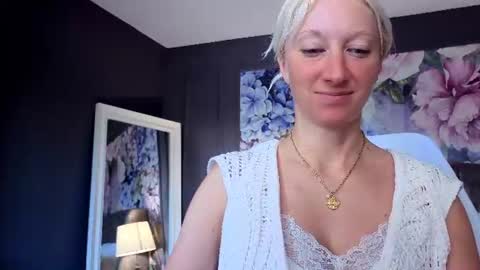 Snapshot of natalie_bitton chatting on 1, 8, 2026 Natalie online show from 1, 8, 2026