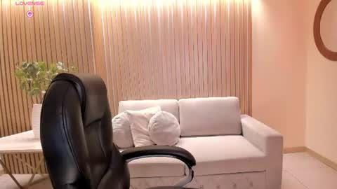 Natalie Lewis online show from 28, 7, 2026