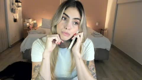 anatalybee online show from 30, 4, 2026