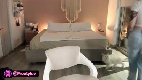 anatalybee online show from 14, 6, 2026