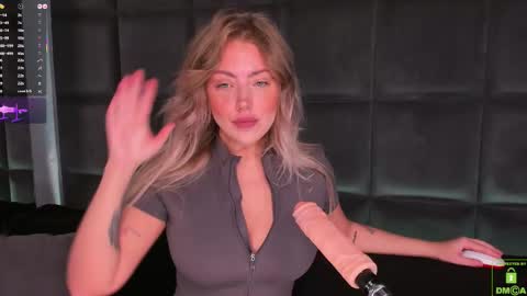 Snapshot of natehalll chatting on 19, 11, 2025 NATE online show from 19, 11, 2025