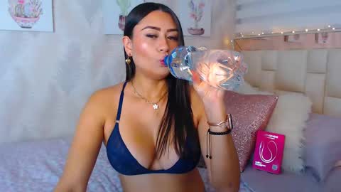 Snapshot of nathalierose_1 chatting on 22, 11, 2025 Nathalie Rose online show from 22, 11, 2025