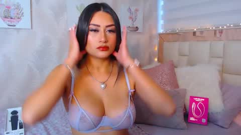 Snapshot of nathalierose_1 chatting on 27, 11, 2025 Nathalie Rose online show from 27, 11, 2025