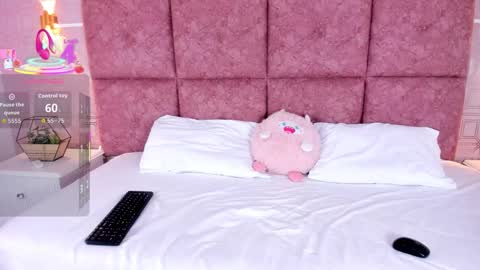 Snapshot of nathalieross1 chatting on 8, 1, 2026 Nathalie Ross online show from 8, 1, 2026