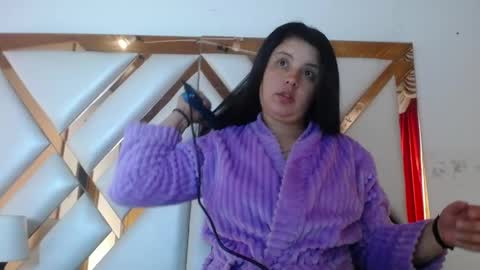 nathaly low online show from 9, 5, 2026