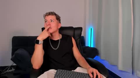 Snapshot of nathan_blake_ chatting on 17, 10, 2025 Nathan online show from 17, 10, 2025