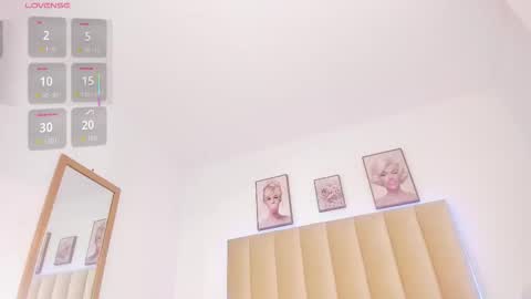 Snapshot of natti_london chatting on 15, 9, 2025 natti_london online show from 15, 9, 2025