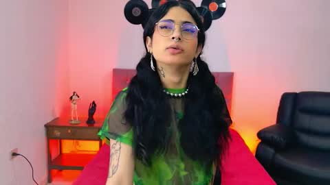 Snapshot of nattrose_ chatting on 24, 9, 2025 Natt  online show from 24, 9, 2025