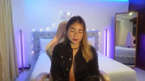 Snapshot of natty_volkova chatting on 10, 12, 2024 Natty and Almah online show from 10, 12, 2024