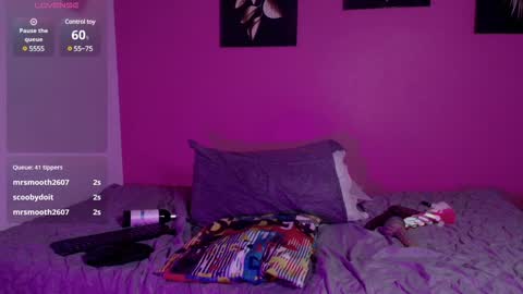 Gwen  online show from 19, 1, 2025