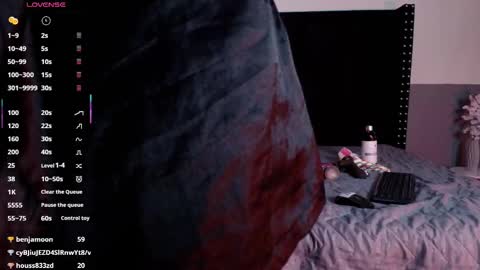 Gwen  online show from 13, 2, 2025