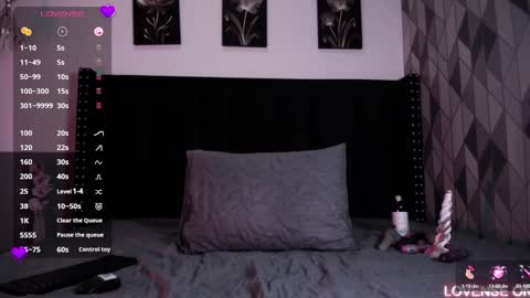 Gwen  online show from 12, 3, 2025