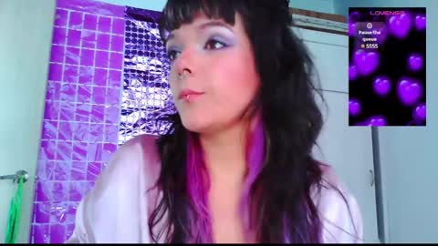 Snapshot of naughty_em_17 chatting on 9, 3, 2025 Em  please help me reach 100 thumbs up 3 online show from 9, 3, 2025