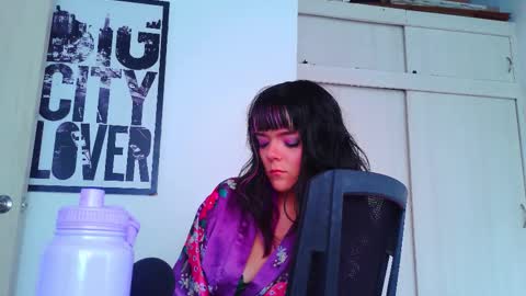 Snapshot of naughty_em_17 chatting on 16, 9, 2025 Em  please help me reach 100 thumbs up 3 online show from 16, 9, 2025