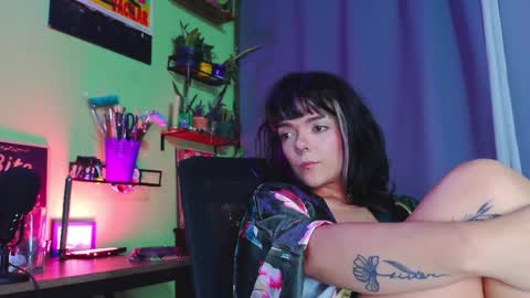 Snapshot of naughty_em_17 chatting on 9, 10, 2025 Em  please help me reach 100 thumbs up 3 online show from 9, 10, 2025