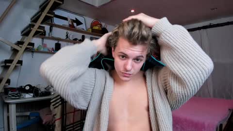 Nik online show from 1, 2, 2025