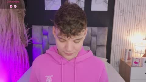 Snapshot of naughty_twink_ chatting on 12, 10, 2025 Noah online show from 12, 10, 2025