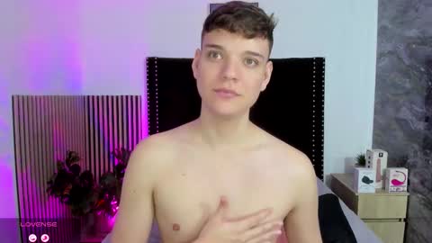 Snapshot of naughty_twink_ chatting on 4, 12, 2025 Noah online show from 4, 12, 2025