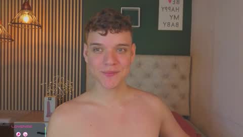 Snapshot of naughty_twink_ chatting on 17, 12, 2025 Noah online show from 17, 12, 2025