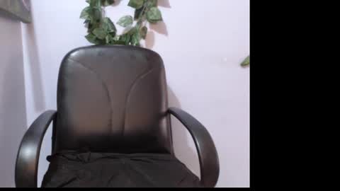 Snapshot of naughty_xxbunny chatting on 5, 3, 2025 beauty online show from 5, 3, 2025