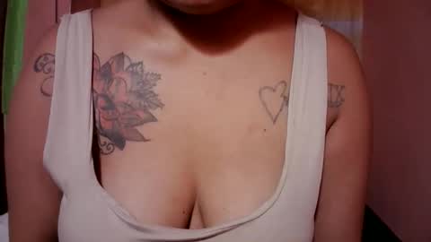 naughtymom_33 online show from 23, 10, 2025