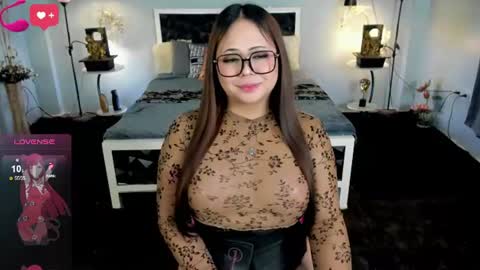 Snapshot of naughtytrans_huntress chatting on 19, 6, 2026 ITS ME YOGIRL PATRICIA online show from 19, 6, 2026