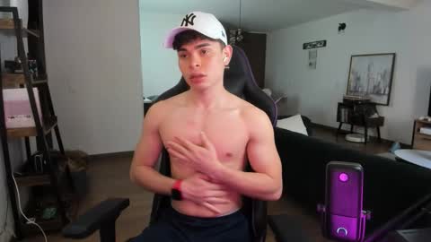 Alejoo twink online show from 19, 3, 2026