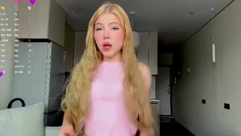 Snapshot of necolezhuang chatting on 4, 7, 2026 Necole online show from 4, 7, 2026