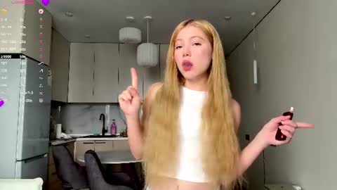 Snapshot of necolezhuang chatting on 13, 7, 2026 Necole online show from 13, 7, 2026