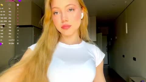 Snapshot of necolezhuang chatting on 18, 7, 2026 Necole online show from 18, 7, 2026