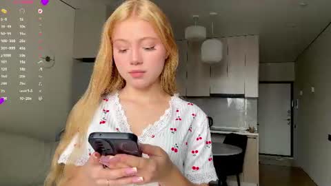 Snapshot of necolezhuang chatting on 23, 7, 2026 Necole online show from 23, 7, 2026