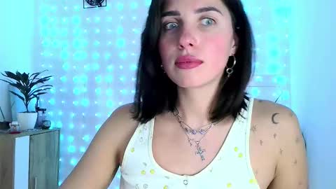 Neferutt online show from 10, 11, 2025