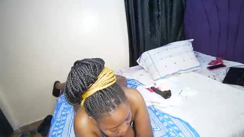 Snapshot of nellyeluxe chatting on 16, 12, 2025 nellyeluxe online show from 16, 12, 2025