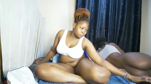 Snapshot of nellyeluxe chatting on 4, 2, 2026 nellyeluxe online show from 4, 2, 2026