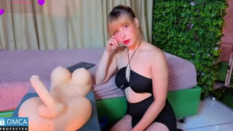 Salome Nena cupcake online show from 15, 4, 2026