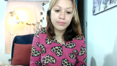 Snapshot of nena_lov chatting on 10, 3, 2025 Star  online show from 10, 3, 2025