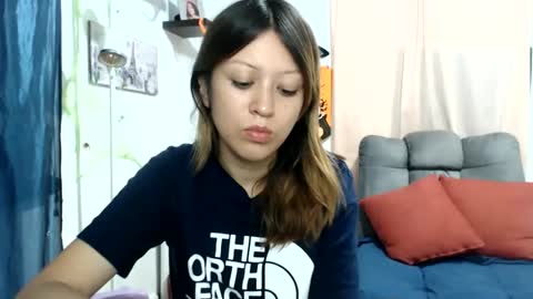 Snapshot of nena_lov chatting on 6, 10, 2025 Star  online show from 6, 10, 2025