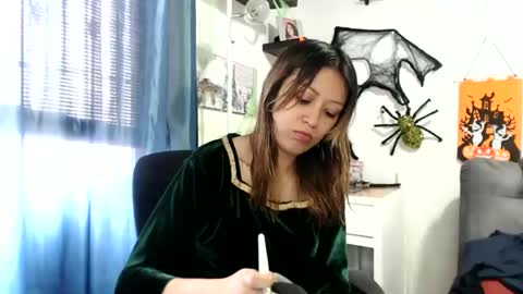Snapshot of nena_lov chatting on 23, 10, 2025 Star  online show from 23, 10, 2025