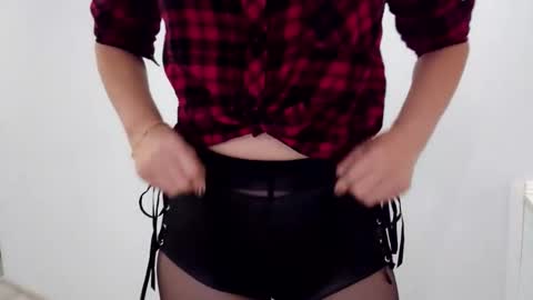 Snapshot of nerii11i chatting on 28, 11, 2025 Crystal New online show from 28, 11, 2025