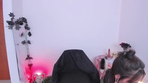 Snapshot of nesuko_evil chatting on 4, 10, 2025 Marie online show from 4, 10, 2025