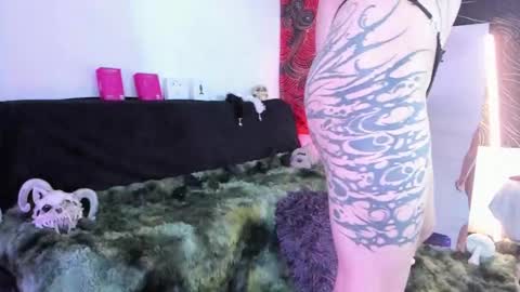 Snapshot of nesuko_evil chatting on 15, 5, 2026 Marie online show from 15, 5, 2026