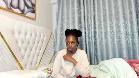 Snapshot of netfux_and_chill chatting on 19, 12, 2025 netfux_and_chill online show from 19, 12, 2025