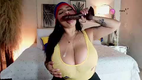Snapshot of neytiri_moon chatting on 3, 7, 2026 Sandra online show from 3, 7, 2026