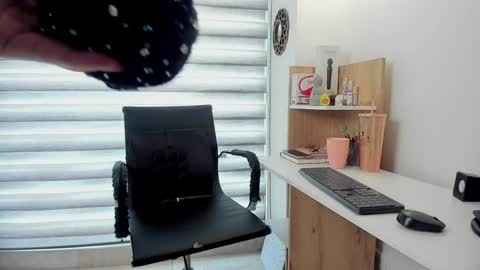 laura  online show from 8, 1, 2025