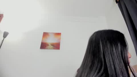 Snapshot of nia__white chatting on 9, 7, 2026 laura online show from 9, 7, 2026