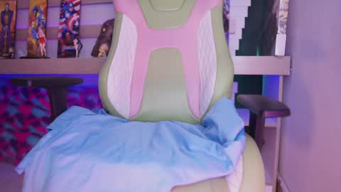 Snapshot of nia_mitsuki chatting on 19, 12, 2024 samanta online show from 19, 12, 2024