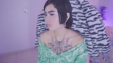 Snapshot of nia_mitsuki chatting on 20, 12, 2024 samanta online show from 20, 12, 2024