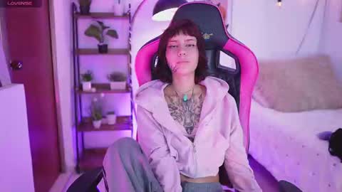 Snapshot of nia_mitsuki chatting on 10, 3, 2025 samanta online show from 10, 3, 2025