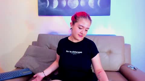 Estefani  online show from 3, 1, 2025